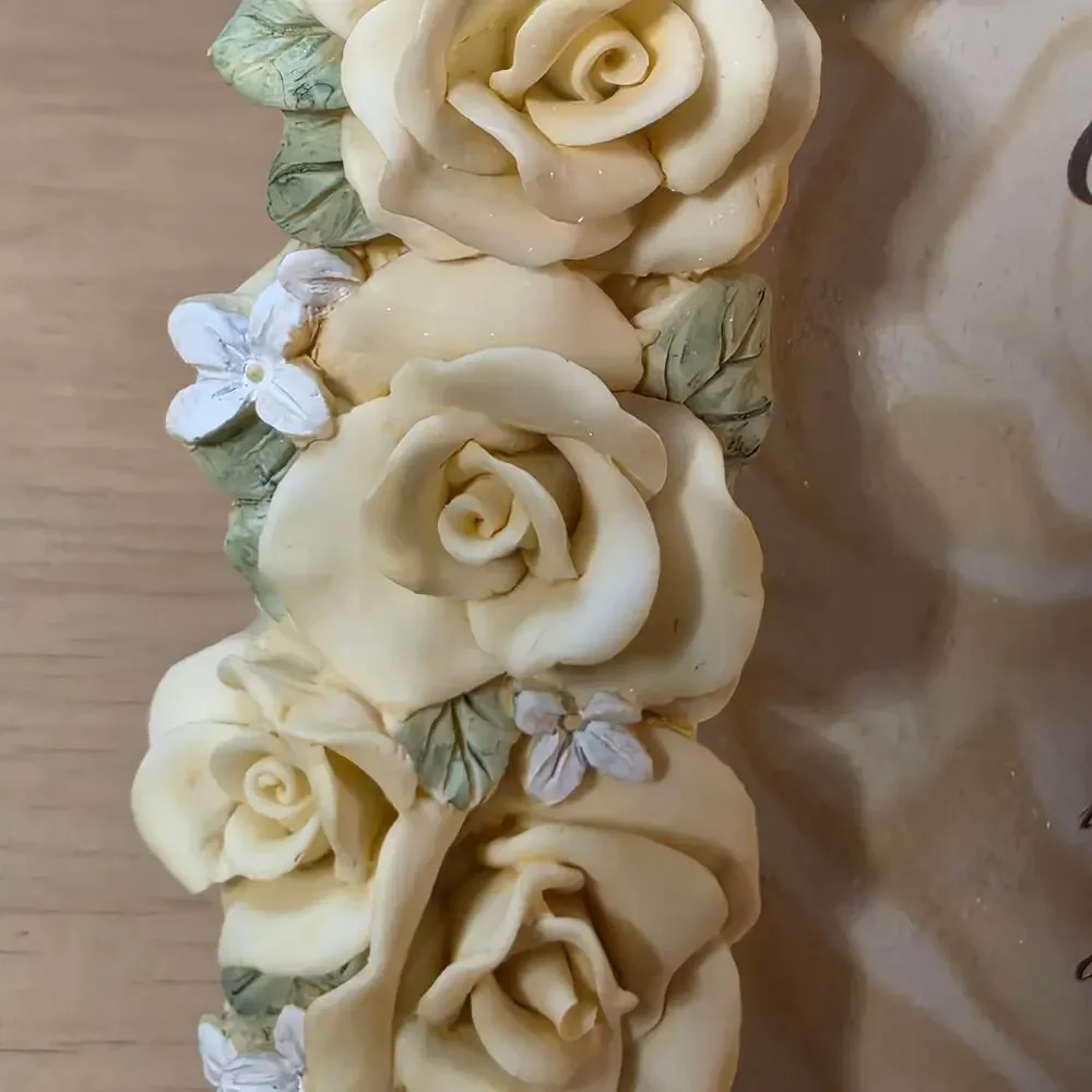 Vintage Elegance by Amscan Cherished Bouquet 4x6 Sculpted Rose Photo Frame